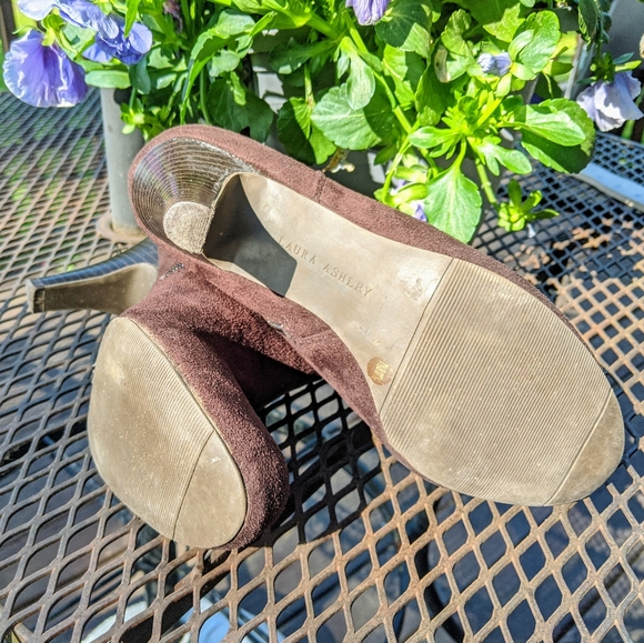Laura Ashley brown suede booties size 7.5 - Picture 5 of 6